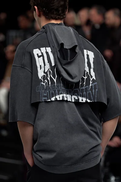 Look 20